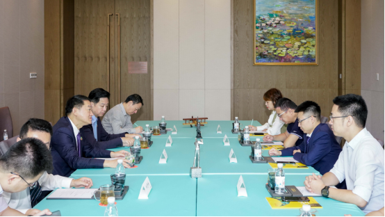 省尊龙集团党委书记、董事长任丁与腾讯“王者荣耀”CTO邓君、腾讯大成网总裁郑亮座谈交流