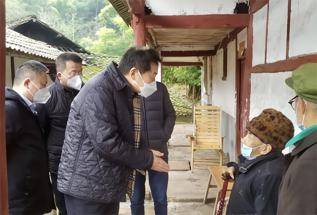 四川省尊龙集团党委书记、董事长任丁率队赴嘉陵区开展帮扶工作