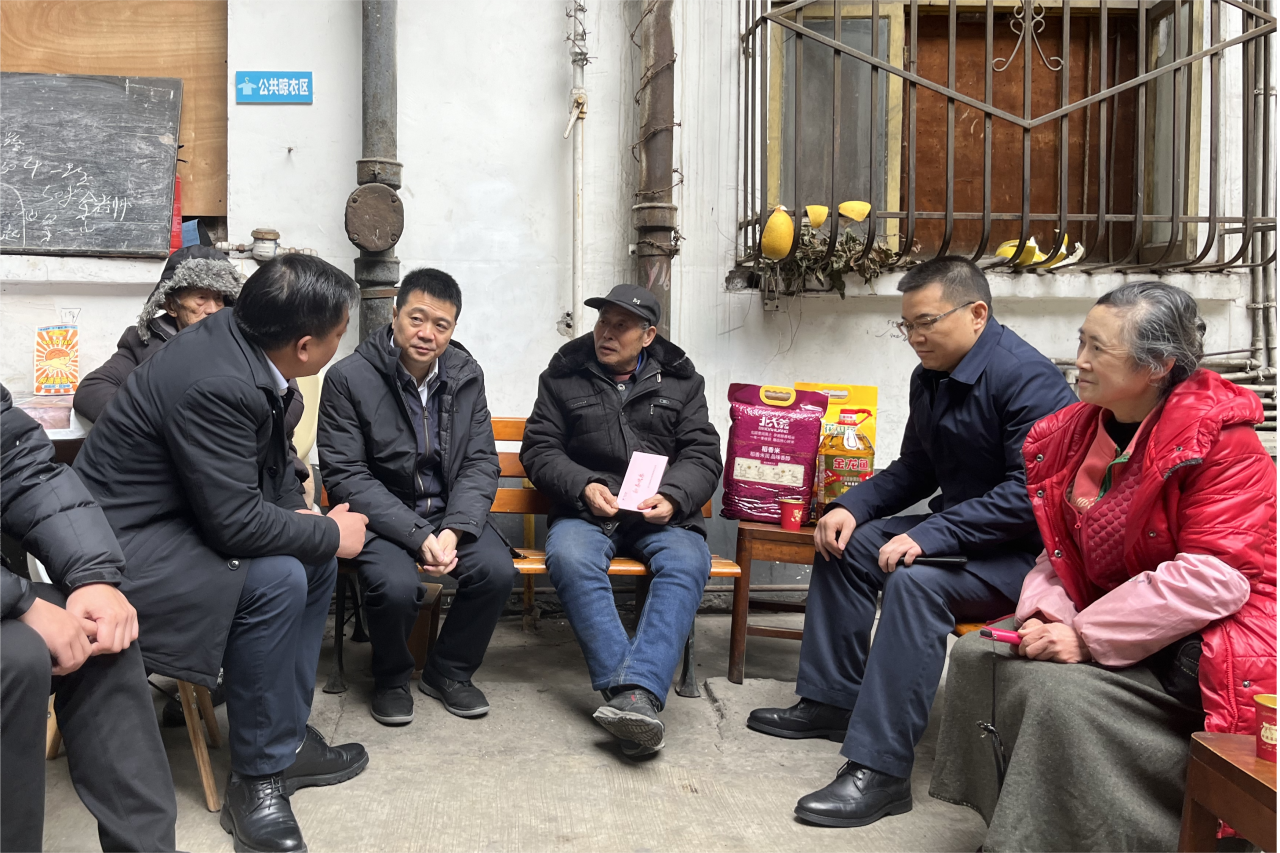 省尊龙集团领导班子成员走访慰问生活困难党员、老党员、老干部